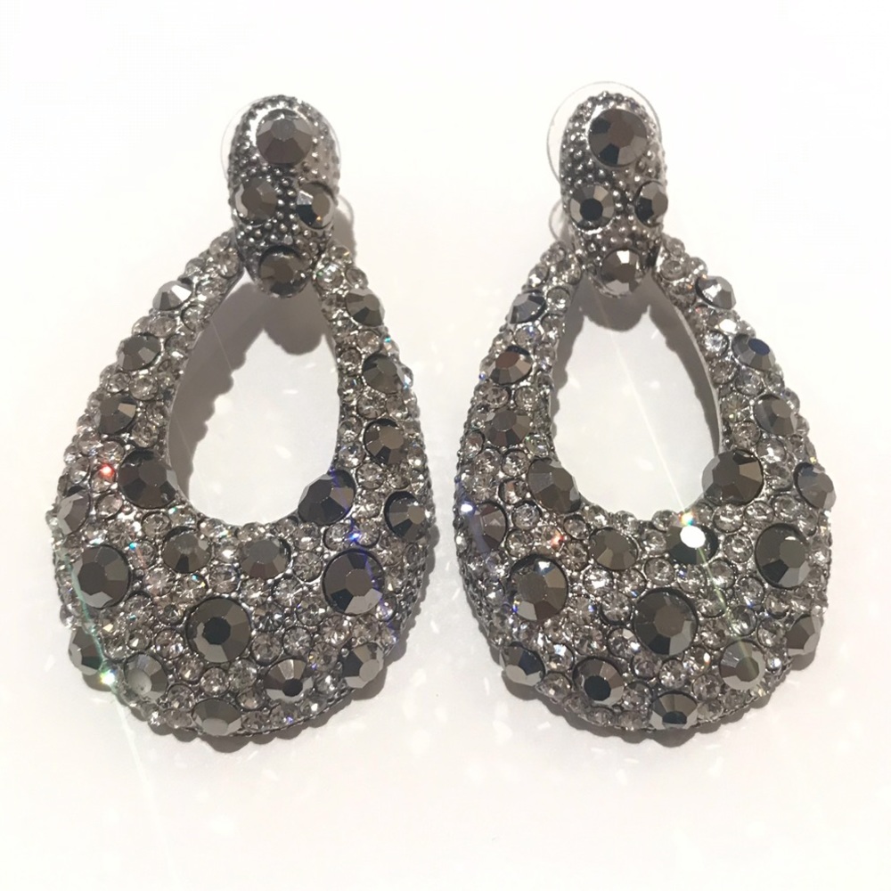 Metallic silver/grey rhinestone drop earrings - Picture 7 of 8